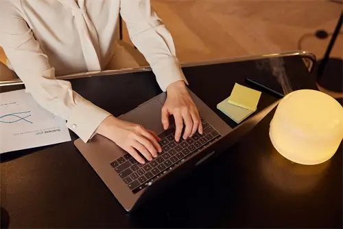 玻利维亚人去到白俄罗斯旅游需要换币吗